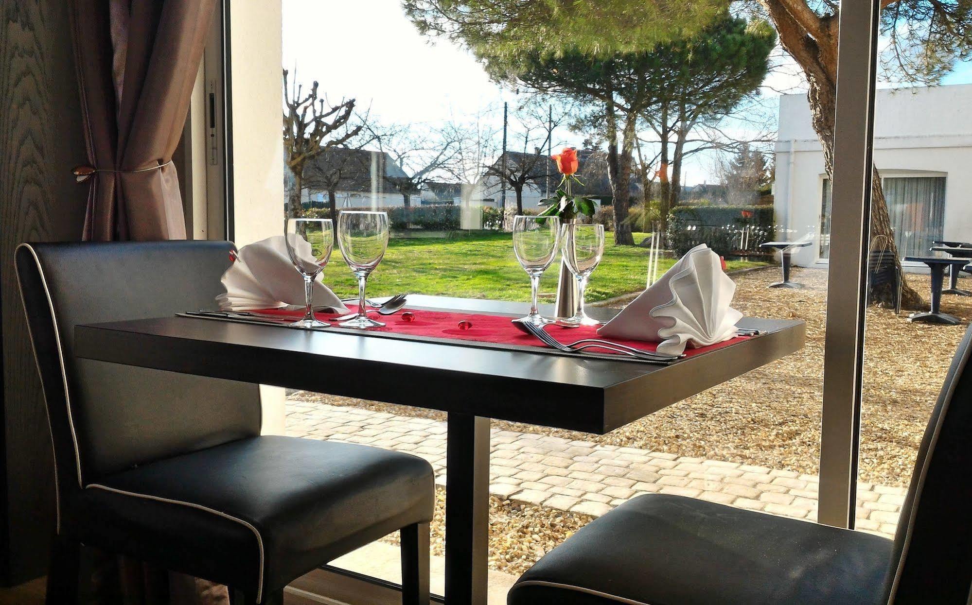 Logis Hotel Restaurant Des Chateaux Азе-ле-Ридо Экстерьер фото